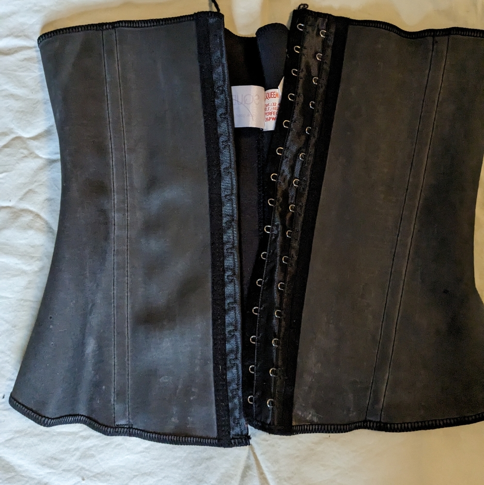 Squeem latex perfect waist cincher Medium